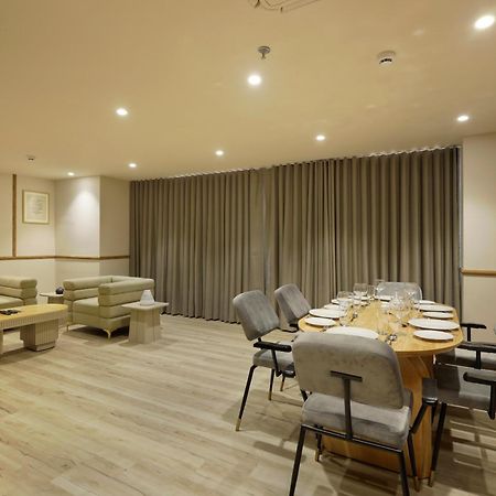 Sunday Hotel ואדודרה מראה חיצוני תמונה