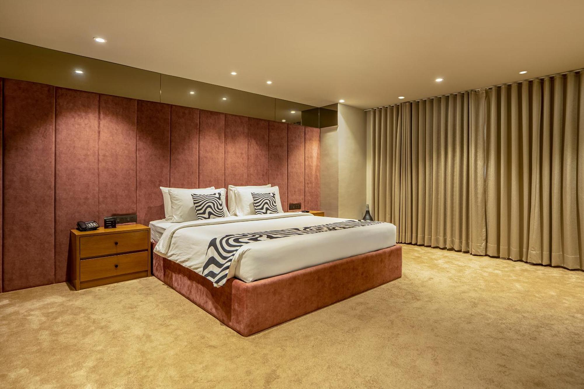 Sunday Hotel ואדודרה מראה חיצוני תמונה