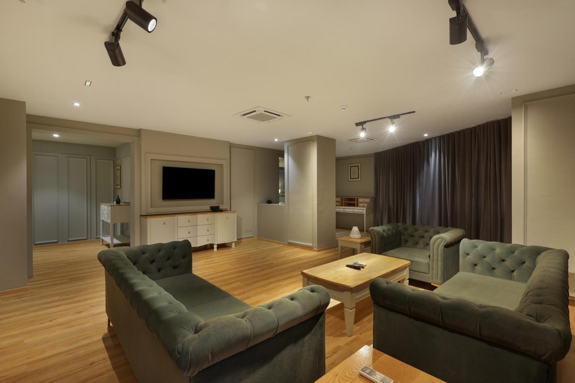 Sunday Hotel ואדודרה מראה חיצוני תמונה