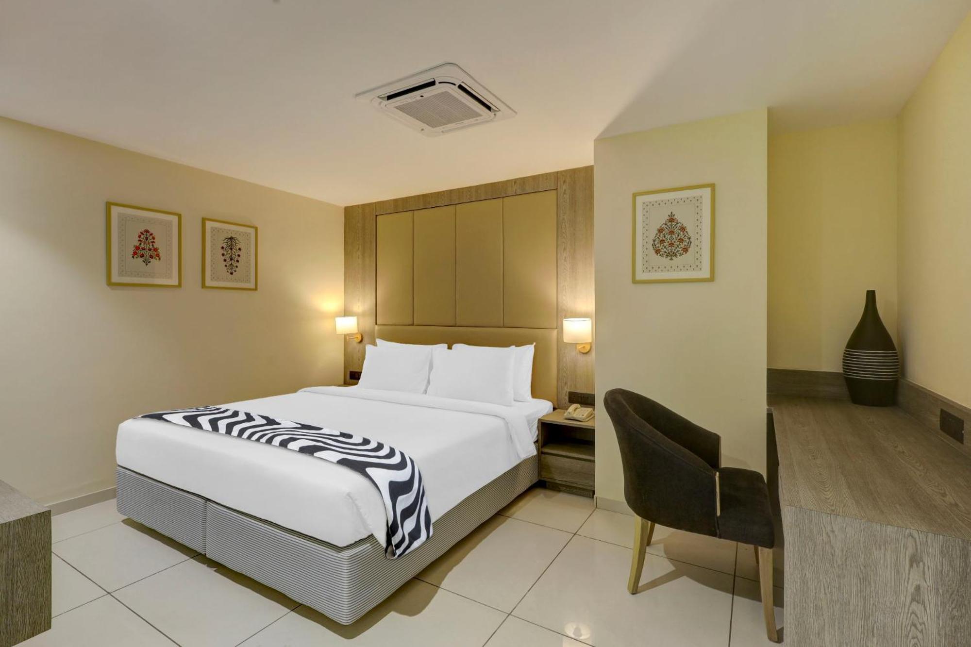 Sunday Hotel ואדודרה מראה חיצוני תמונה