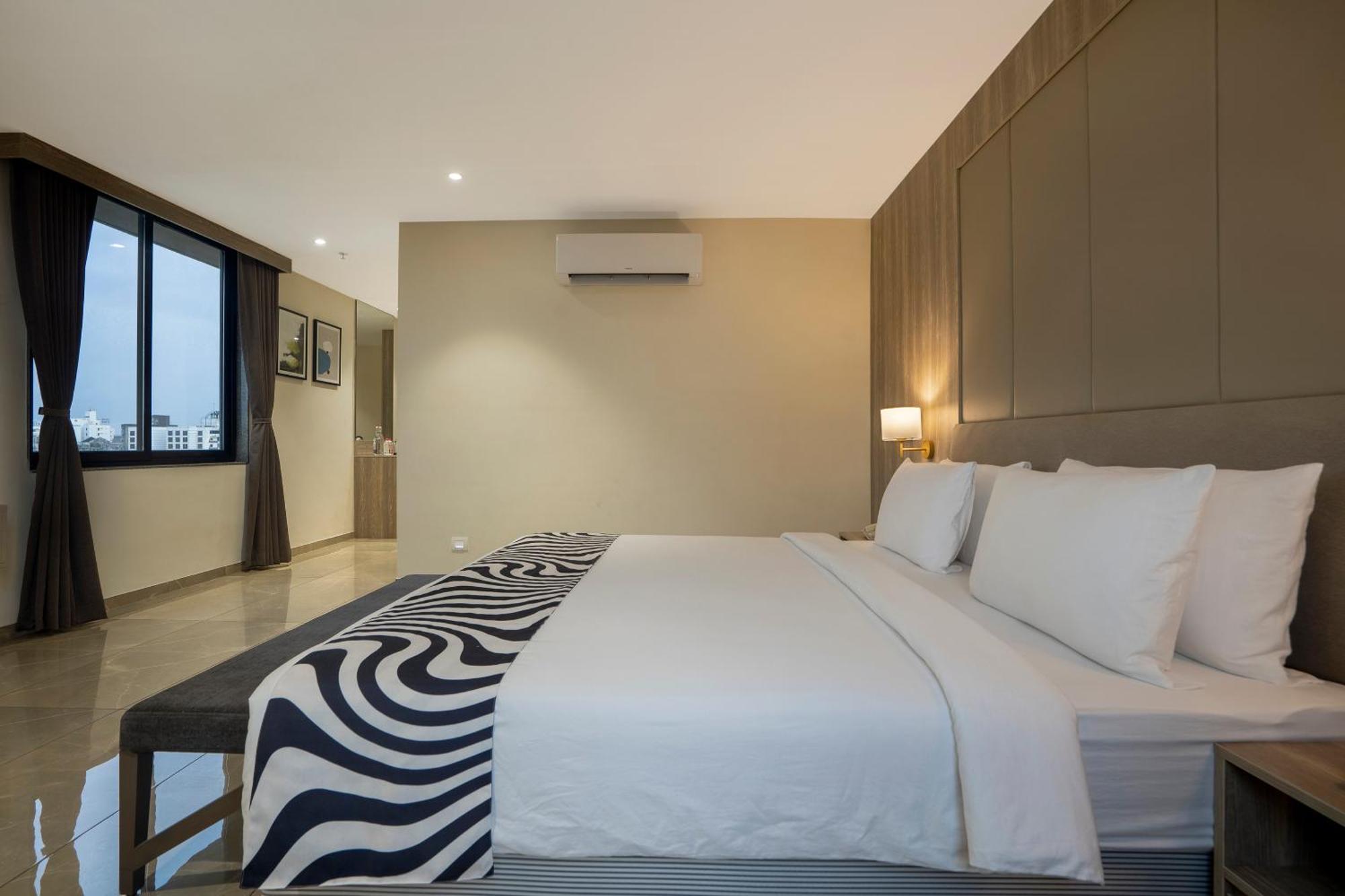 Sunday Hotel ואדודרה מראה חיצוני תמונה