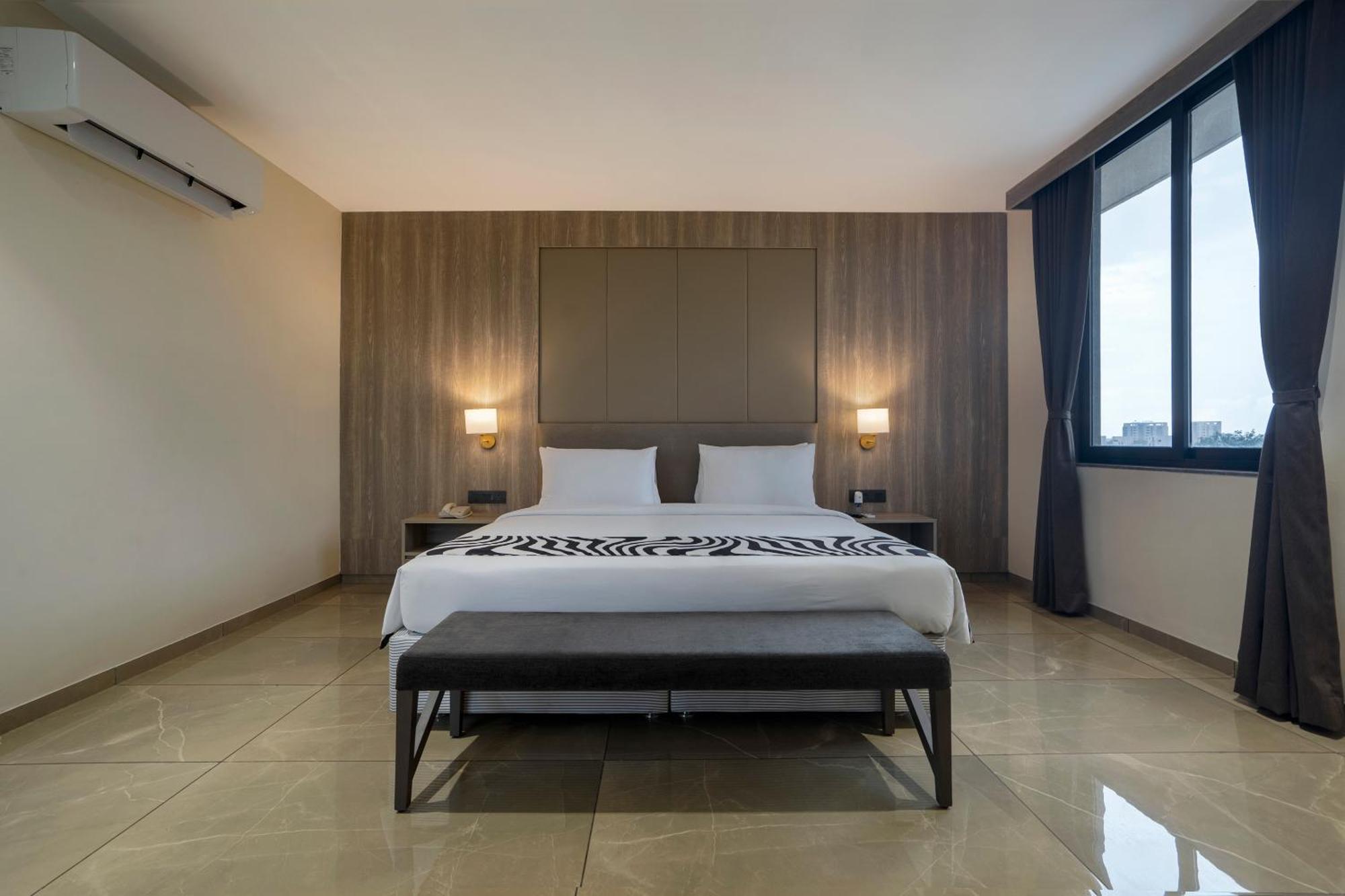 Sunday Hotel ואדודרה מראה חיצוני תמונה