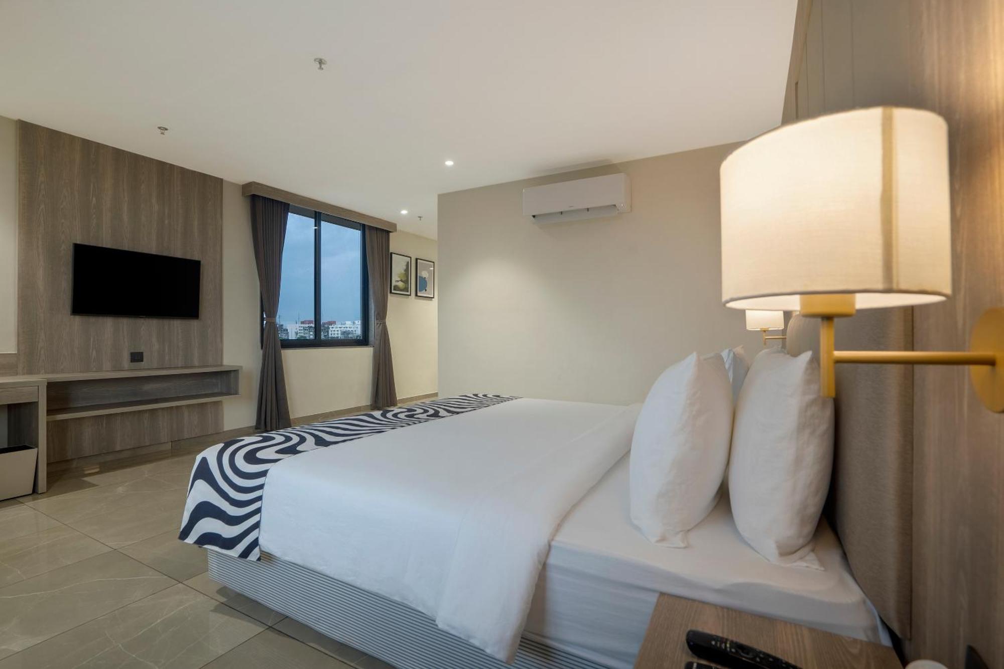Sunday Hotel ואדודרה מראה חיצוני תמונה