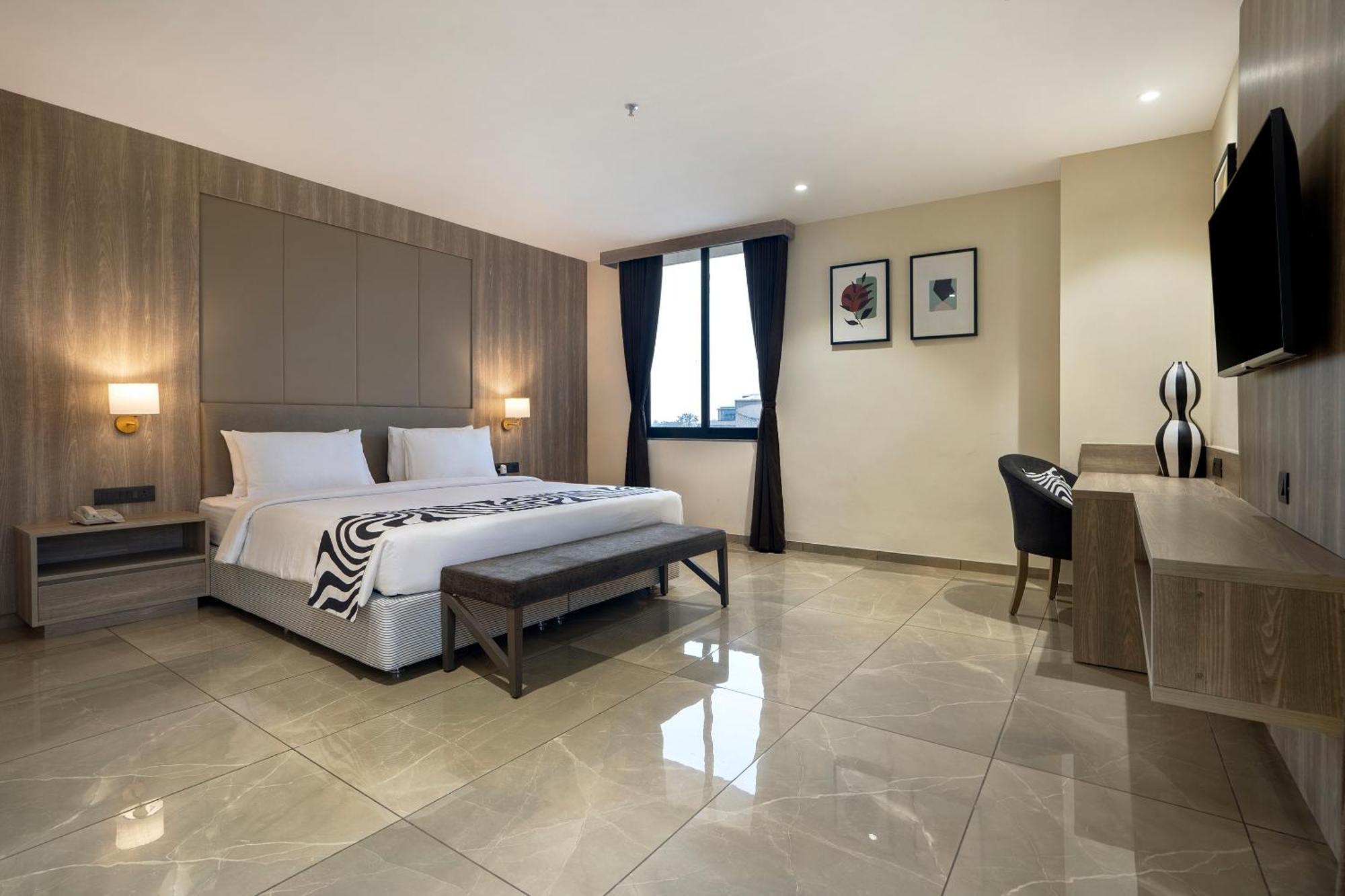 Sunday Hotel ואדודרה מראה חיצוני תמונה