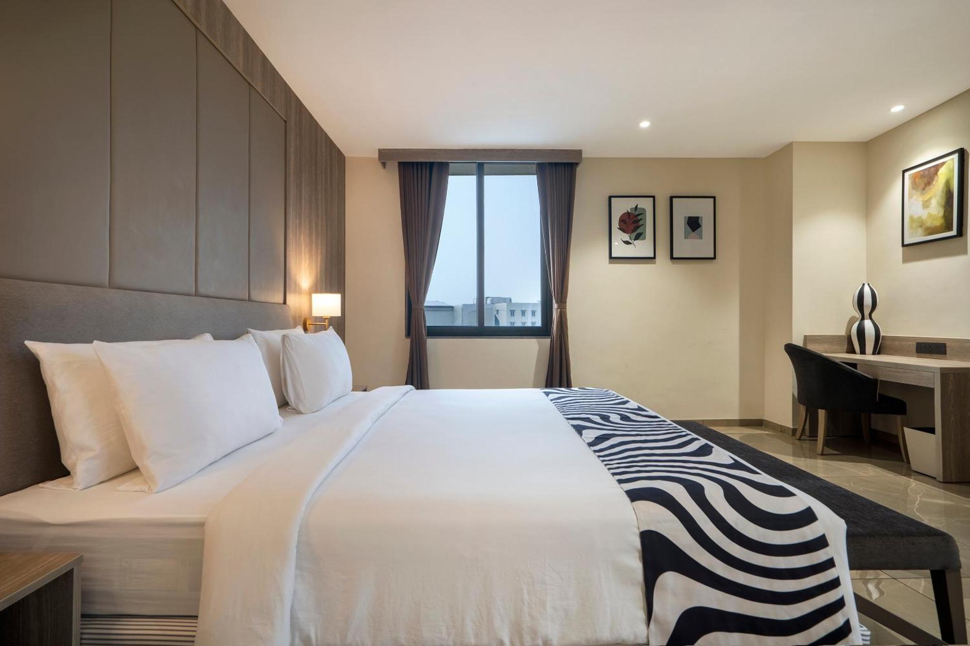 Sunday Hotel ואדודרה מראה חיצוני תמונה
