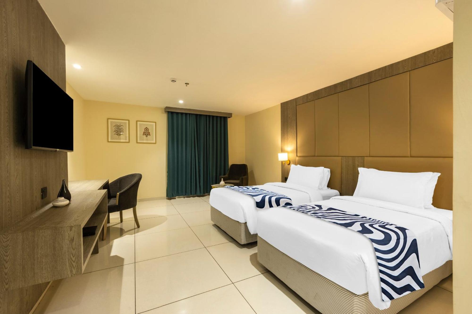 Sunday Hotel ואדודרה מראה חיצוני תמונה