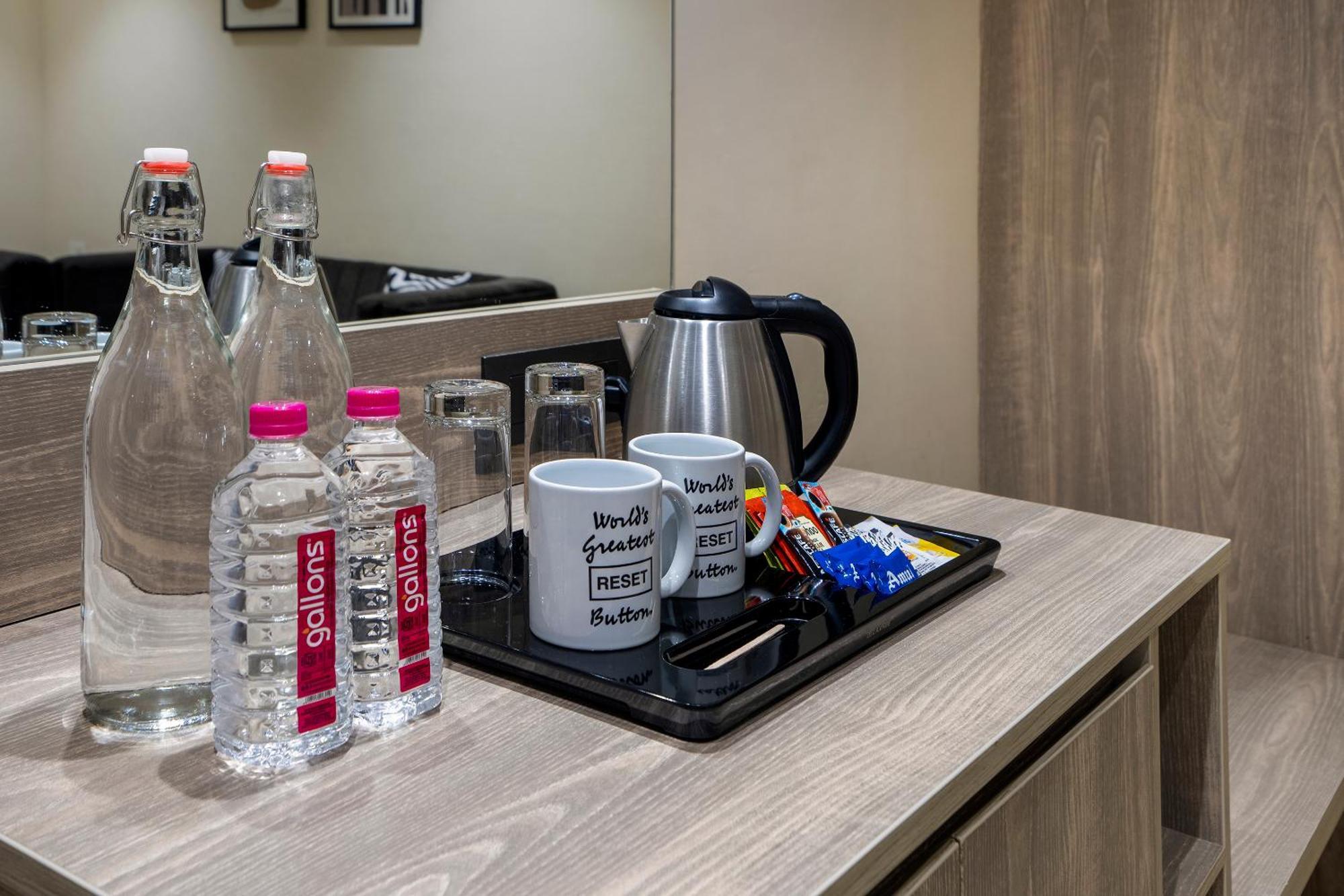 Sunday Hotel ואדודרה מראה חיצוני תמונה