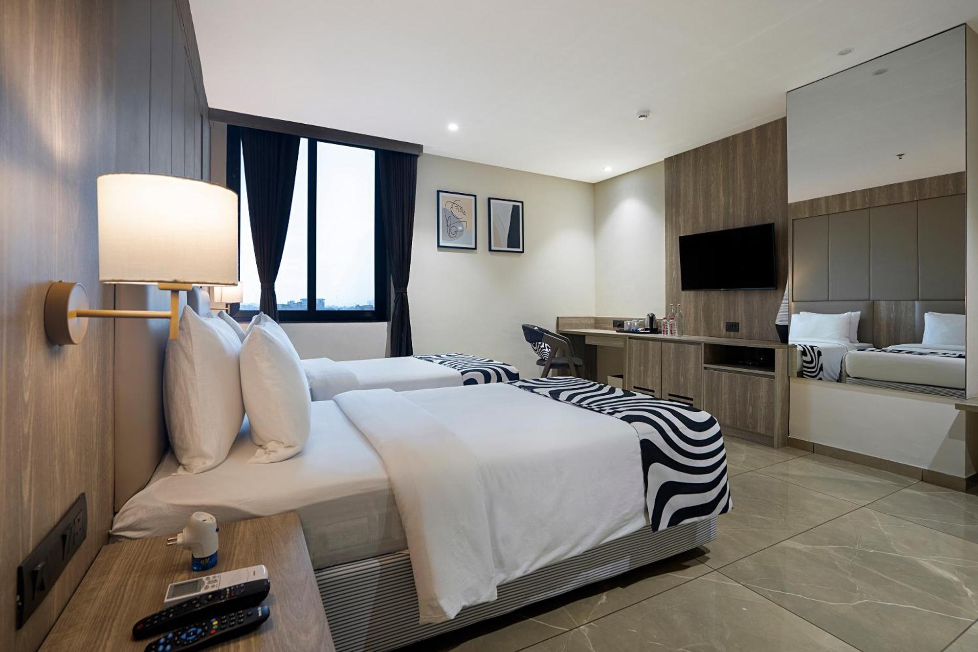 Sunday Hotel ואדודרה מראה חיצוני תמונה