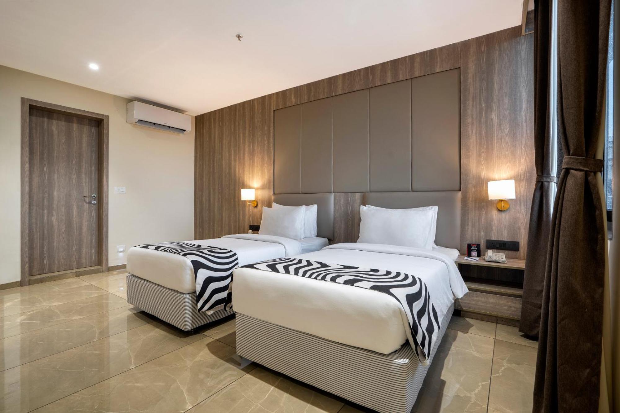 Sunday Hotel ואדודרה מראה חיצוני תמונה