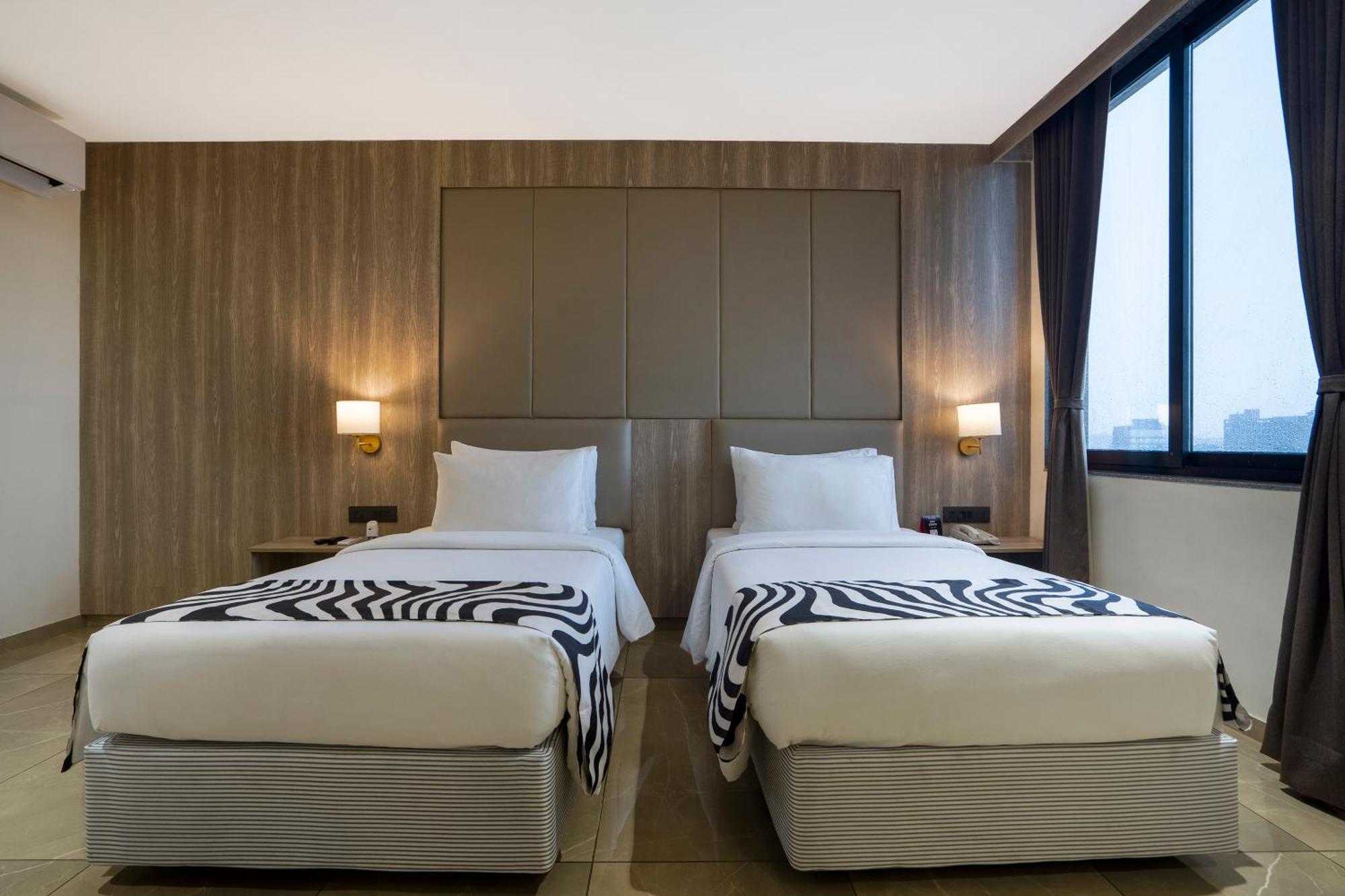 Sunday Hotel ואדודרה מראה חיצוני תמונה