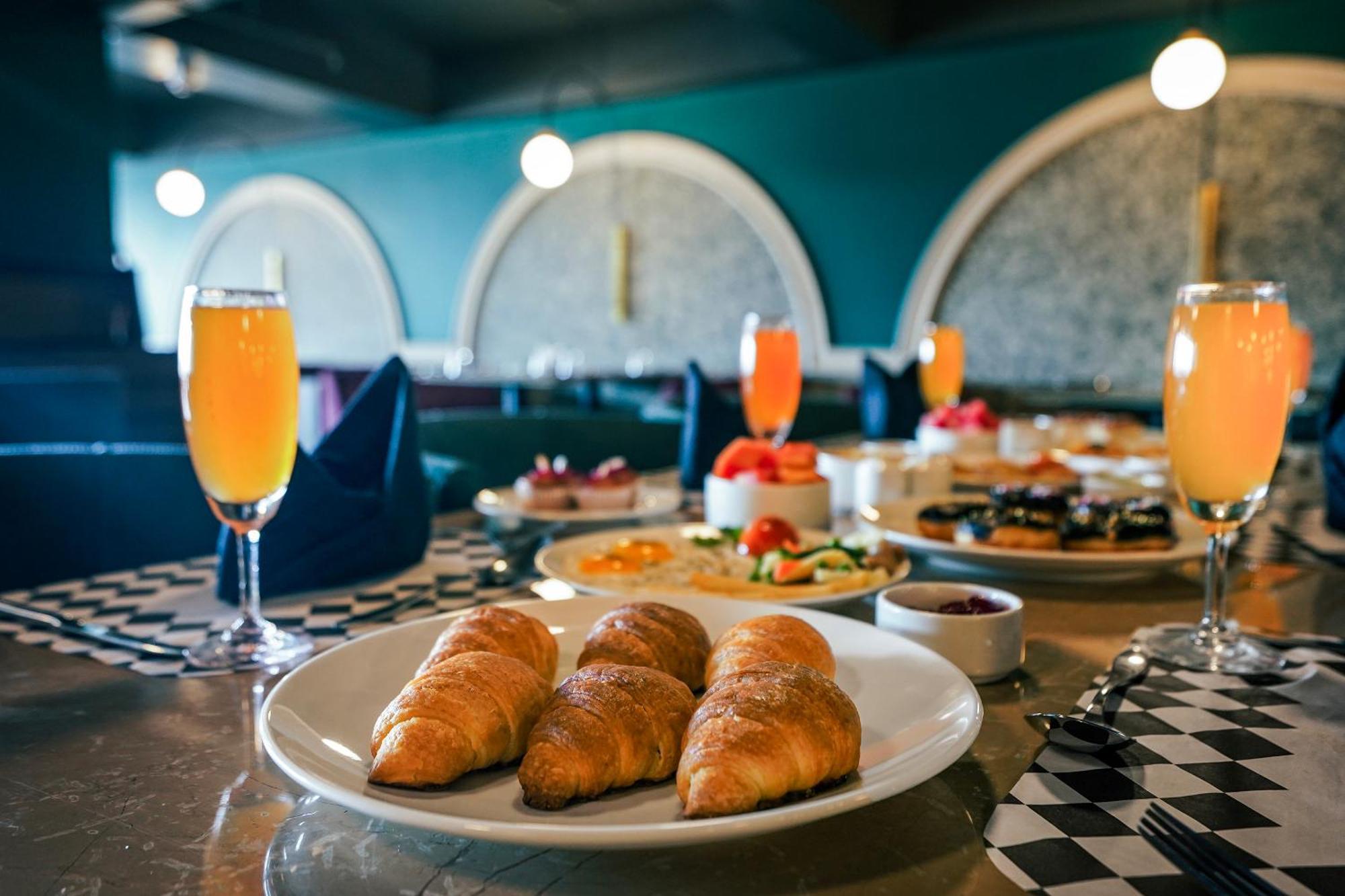 Sunday Hotel ואדודרה מראה חיצוני תמונה