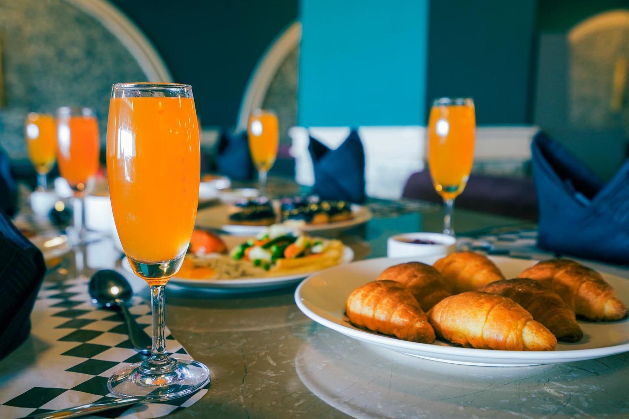 Sunday Hotel ואדודרה מראה חיצוני תמונה