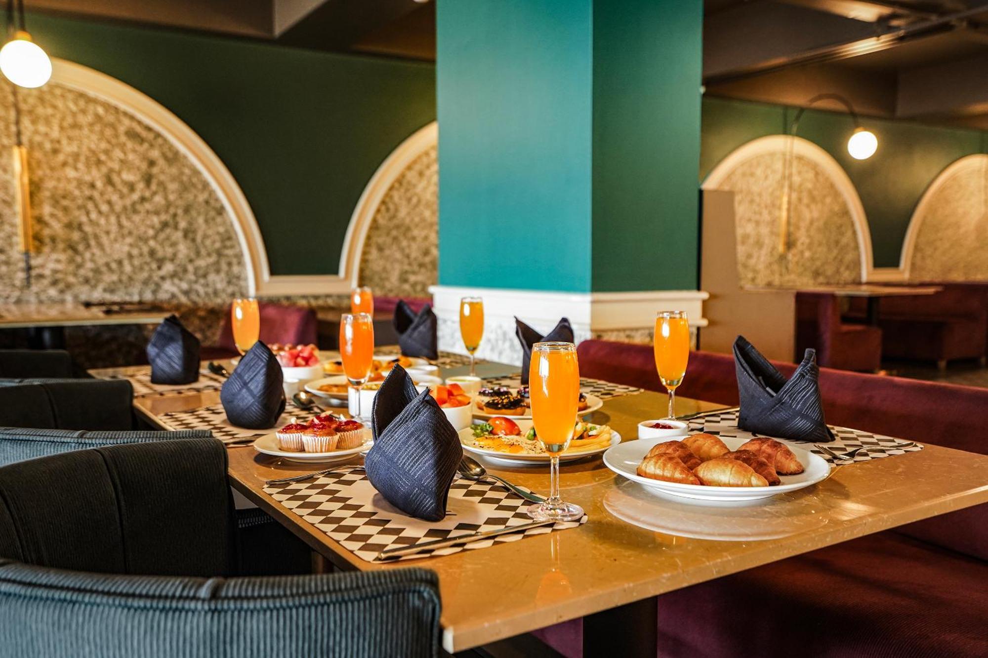 Sunday Hotel ואדודרה מראה חיצוני תמונה