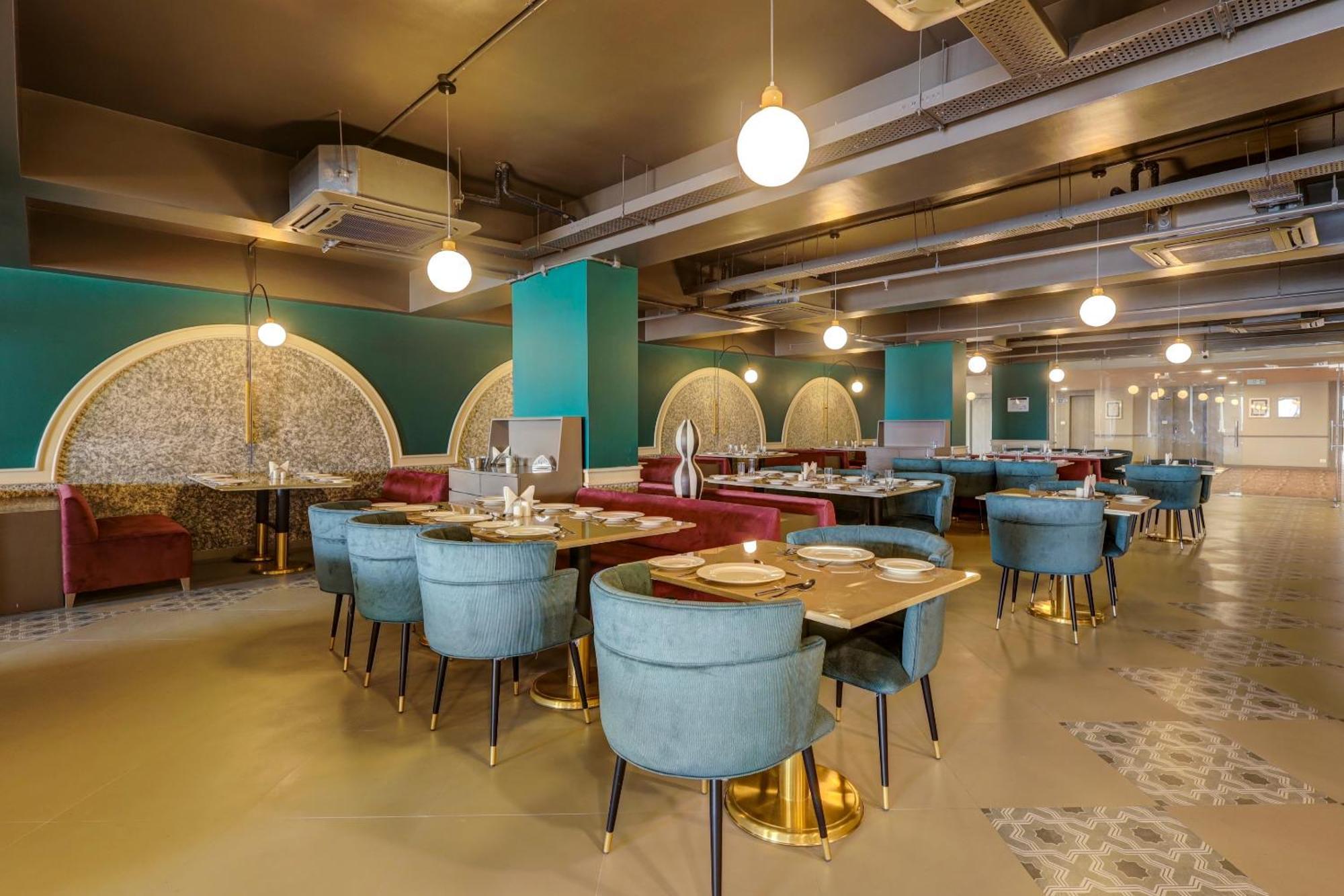 Sunday Hotel ואדודרה מראה חיצוני תמונה