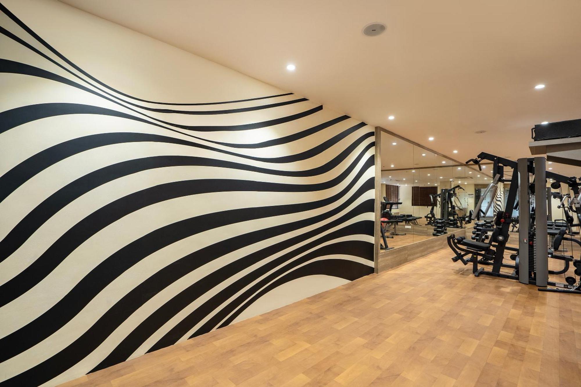 Sunday Hotel ואדודרה מראה חיצוני תמונה
