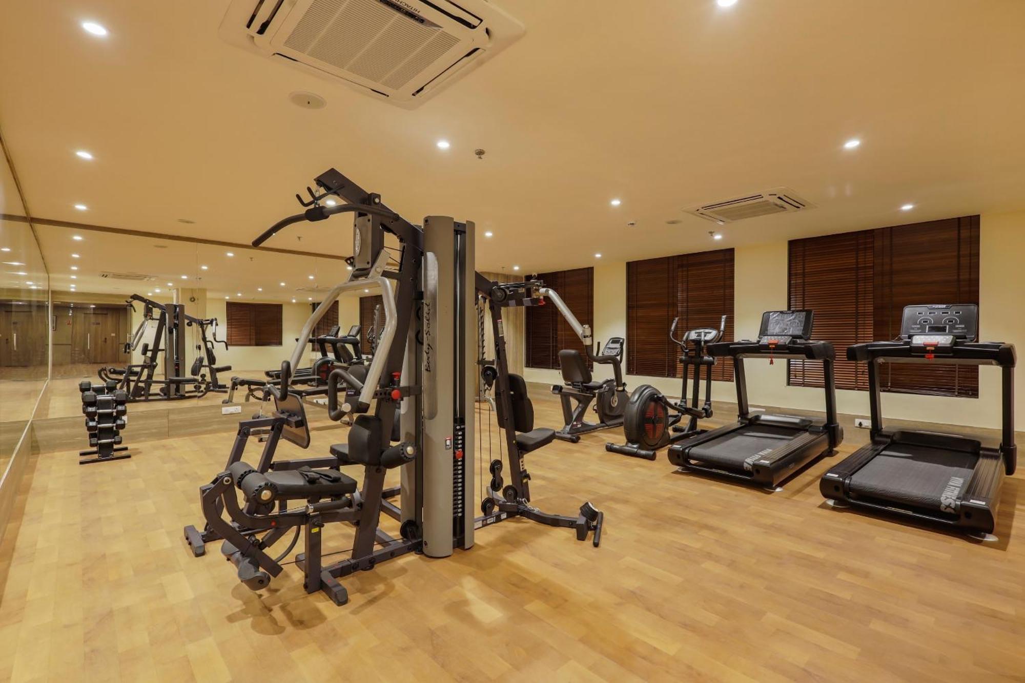 Sunday Hotel ואדודרה מראה חיצוני תמונה