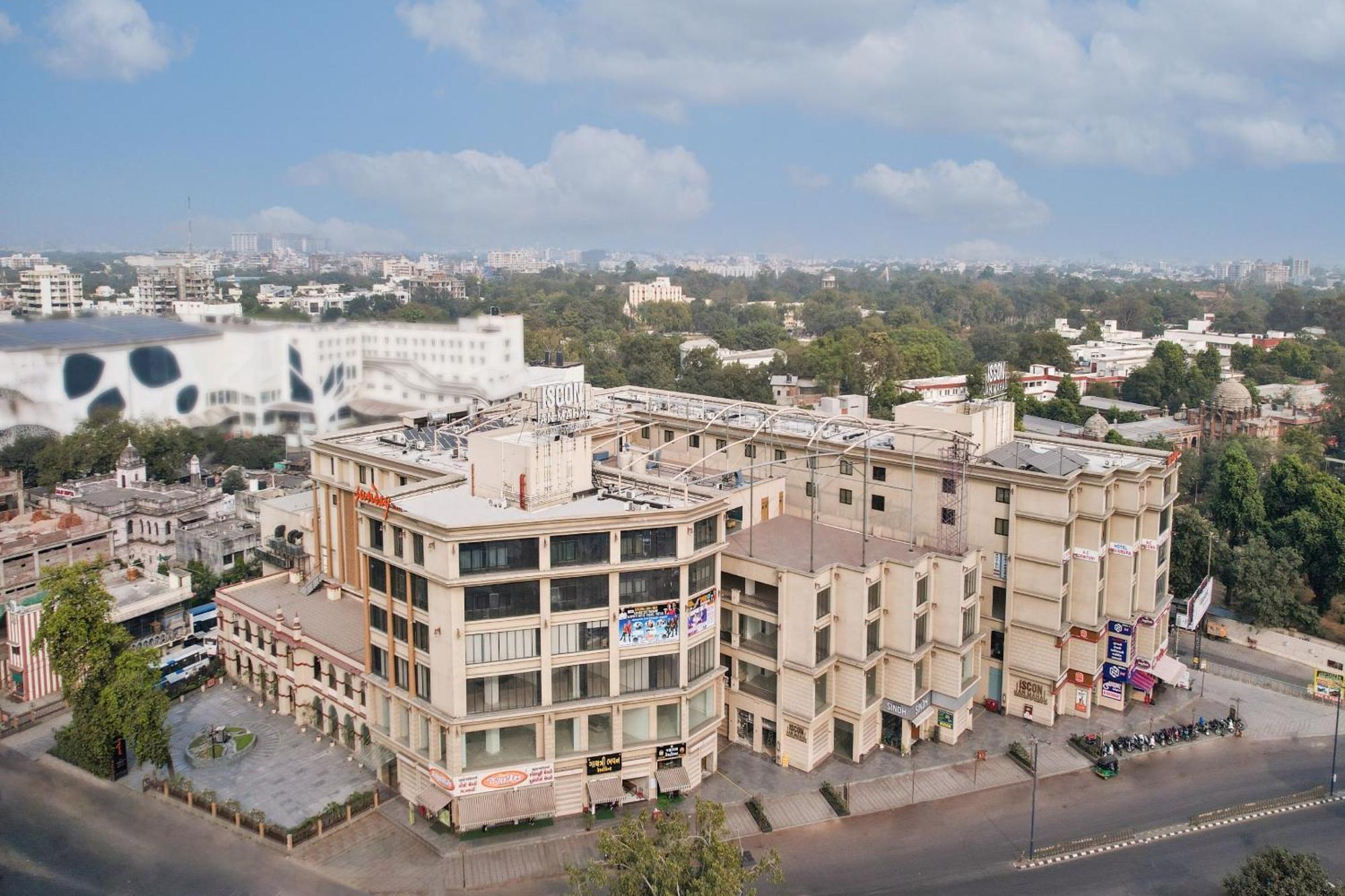 Sunday Hotel ואדודרה מראה חיצוני תמונה