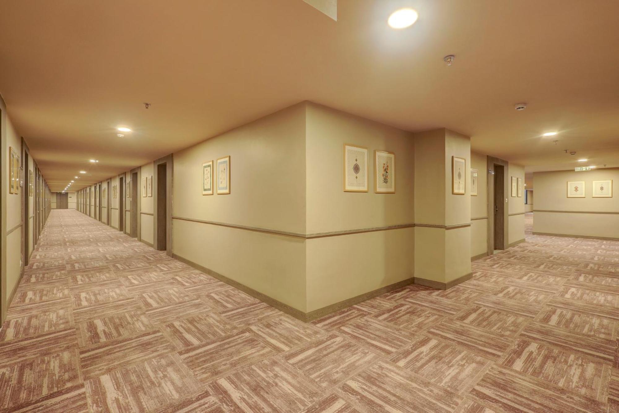 Sunday Hotel ואדודרה מראה חיצוני תמונה