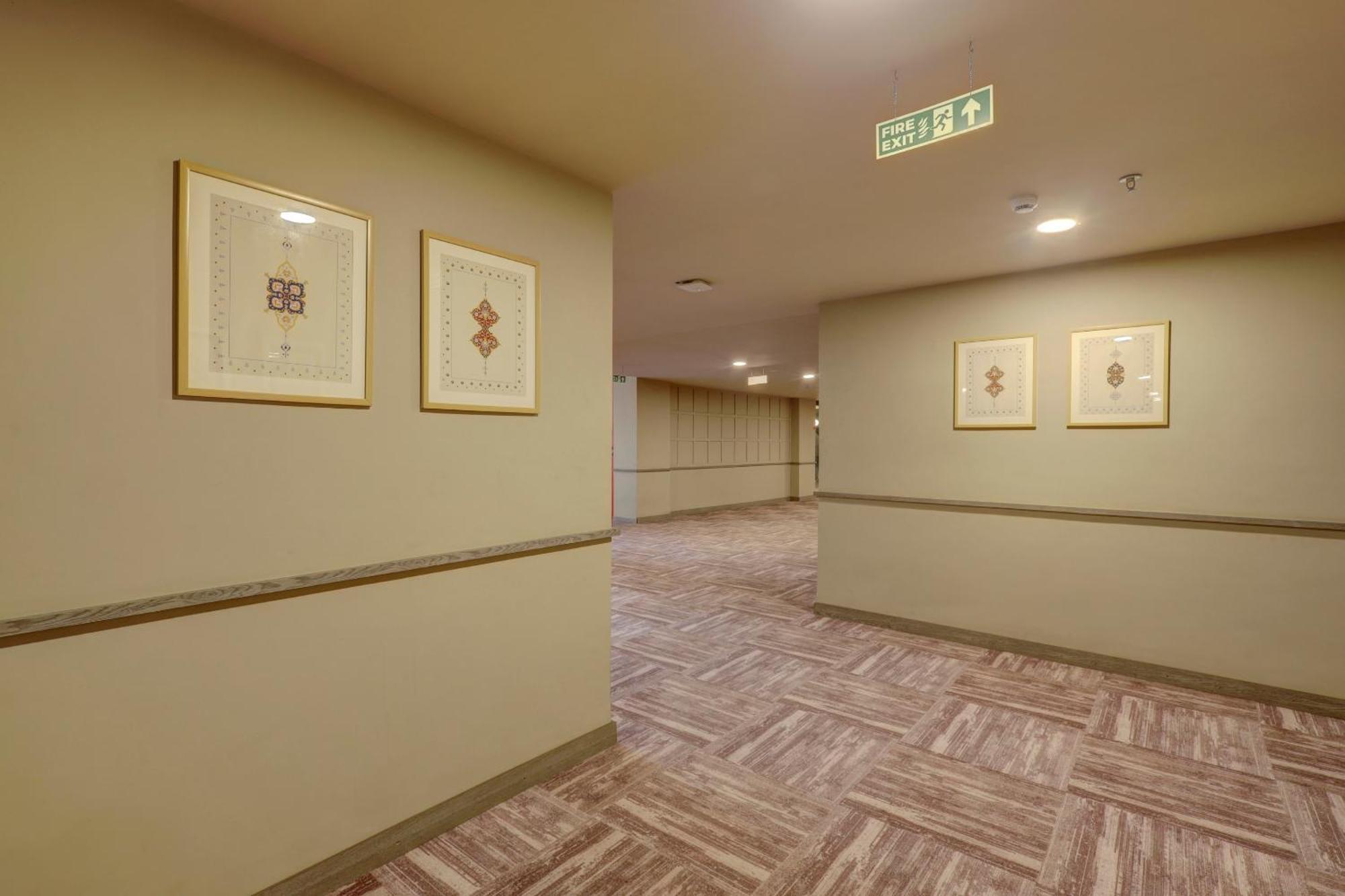 Sunday Hotel ואדודרה מראה חיצוני תמונה