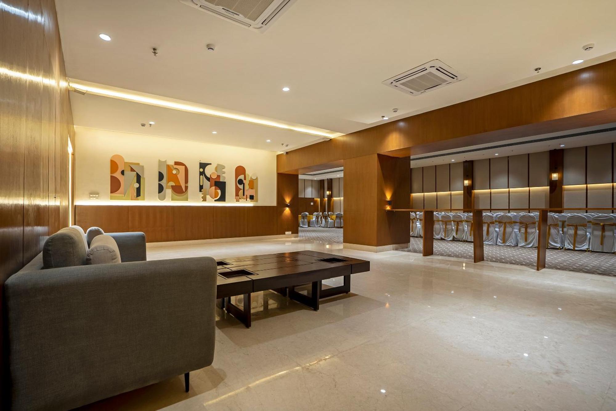 Sunday Hotel ואדודרה מראה חיצוני תמונה