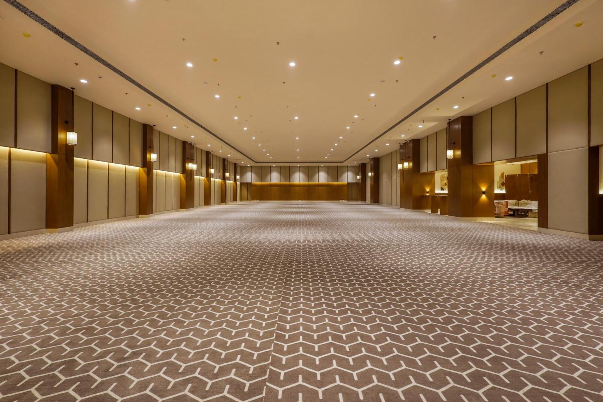 Sunday Hotel ואדודרה מראה חיצוני תמונה