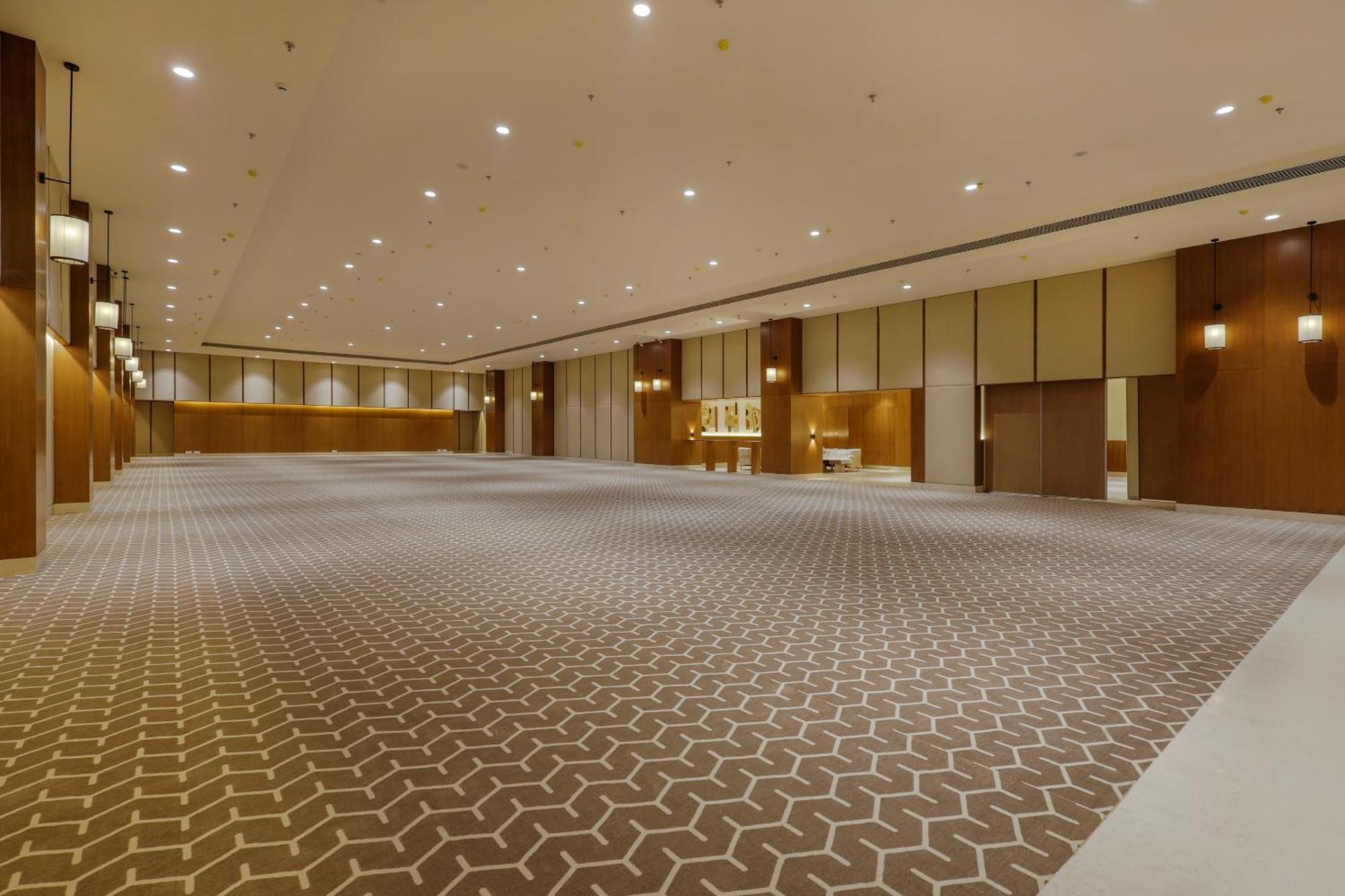Sunday Hotel ואדודרה מראה חיצוני תמונה